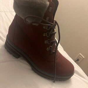 Timberland Women's maroon Ankle Boots